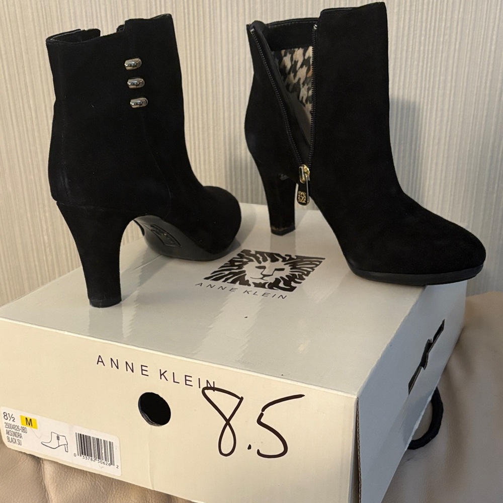 Anne Klein Black Heeled Boots